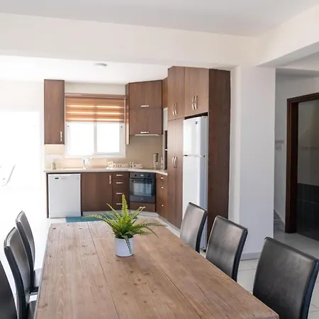 Dafni Ekaterina 3 Bdrm *