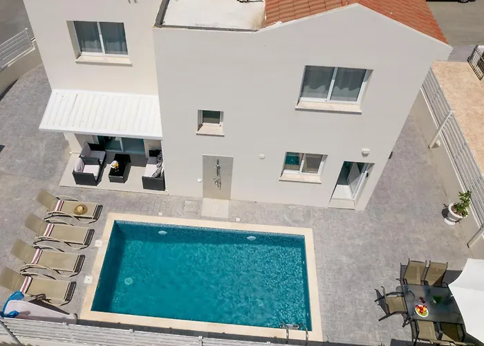 Villa Dafni Ekaterina 3 Bdrm